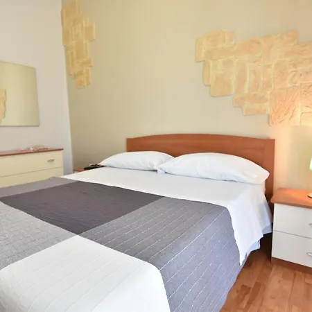 בית נופש La Terrazza Sul Porto מרינה די רגוזה